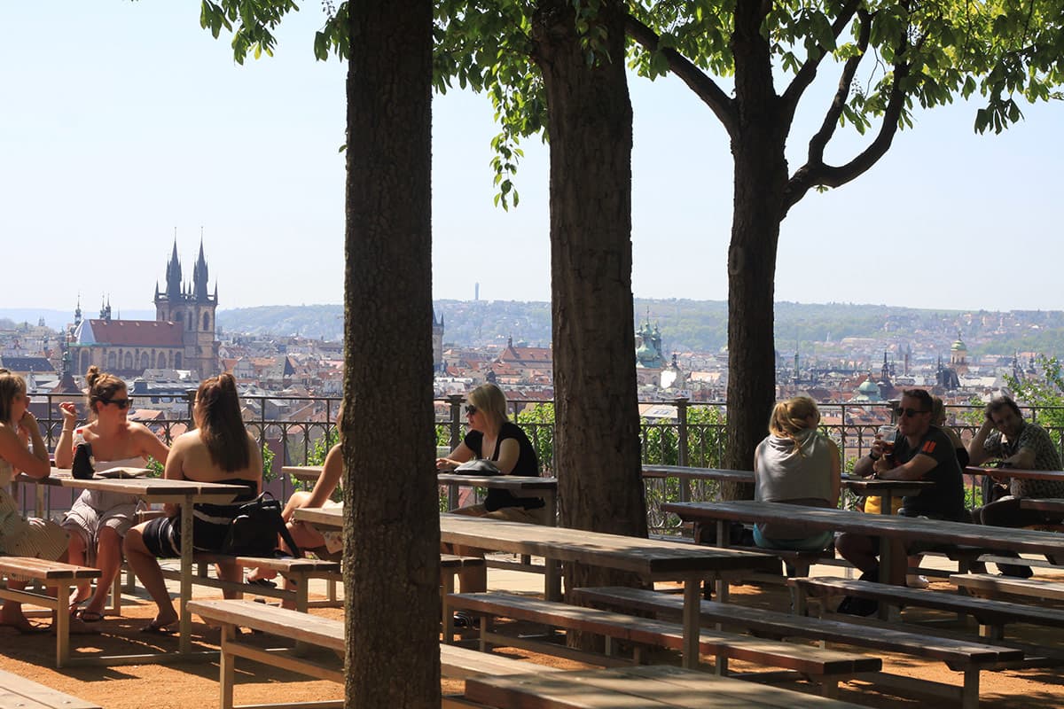 Quiz in de beer garden of Airbnb